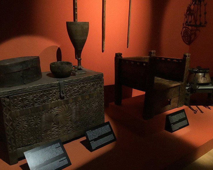 Предметы интерьера в музее истории и этнографии в Сванети