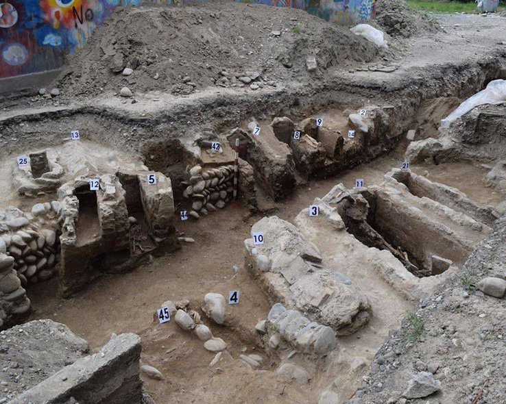 Раскопки на территории музея в Рустави