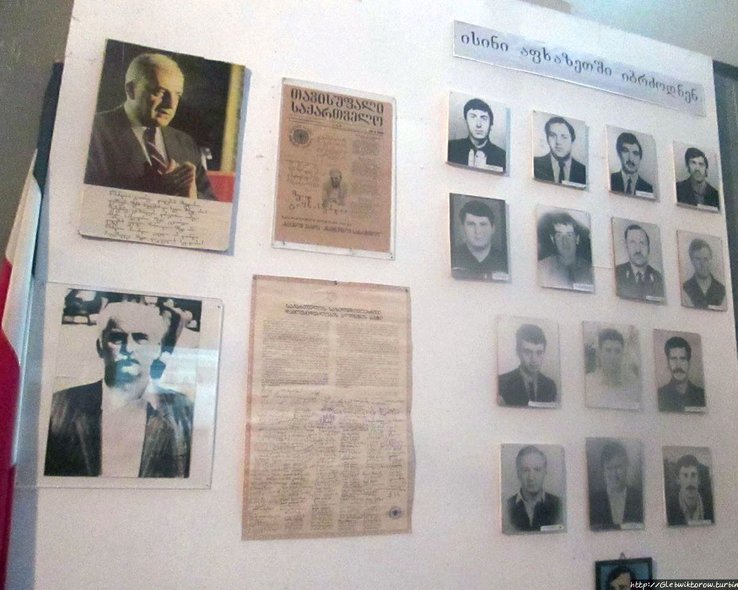 Выставочный стенд музея истории имени Иванэ Джавахишвили