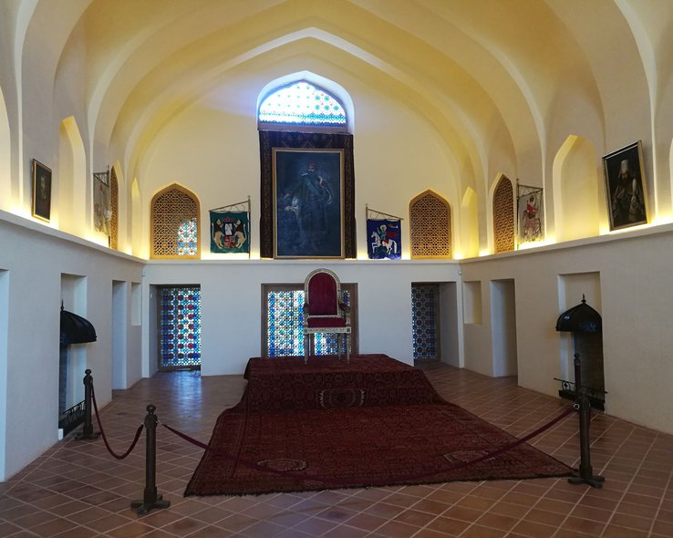 Экспозиционный зал исторического музея в Грузии
