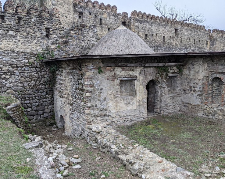 Старинные строения на территории музея Телави