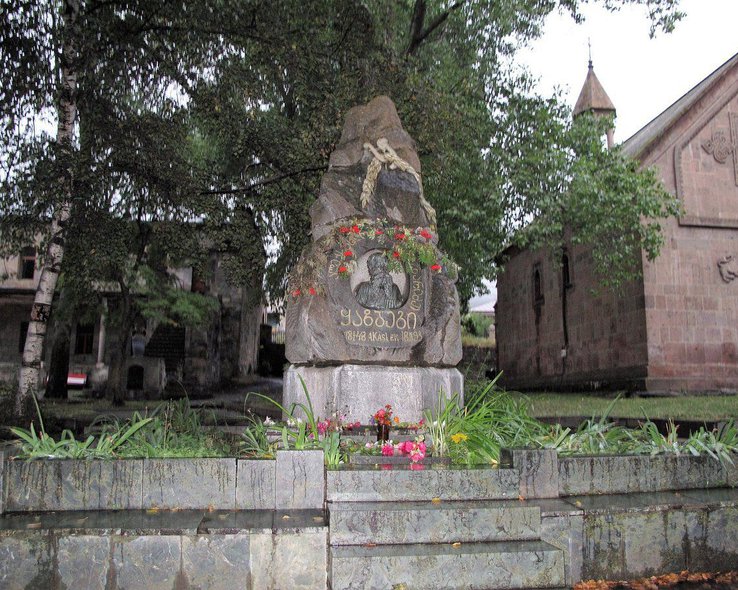 Памятник Александра Казбеги в Тбилиси