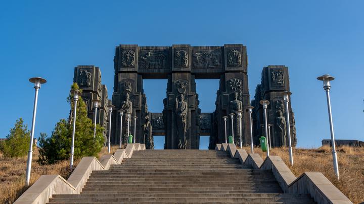 Музей-памятник “Летопись Грузии”. Исторический мемориальный комплекс на горе Кеени