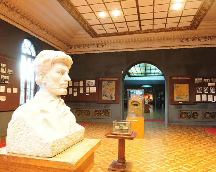 Экспонаты выставочного зала музея Сталинизма в Грузии