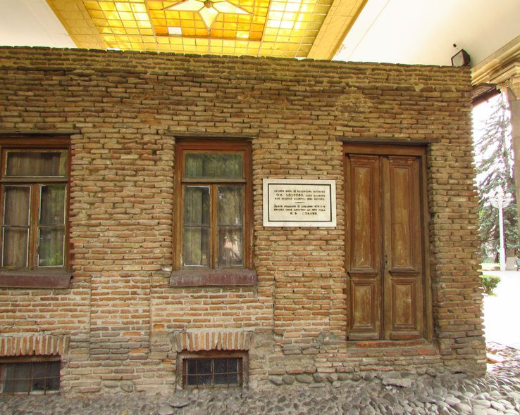 Вход в родной дом Сталина в Тбилиси