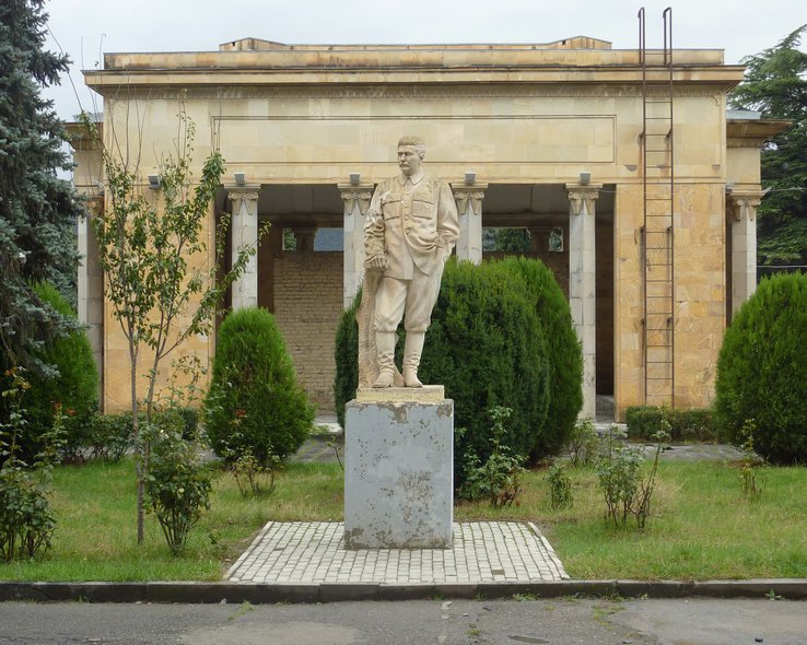 Памятник Сталину в музее Сталинизма в Гори