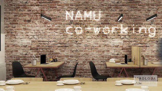 Оформление стены в кафе Namu