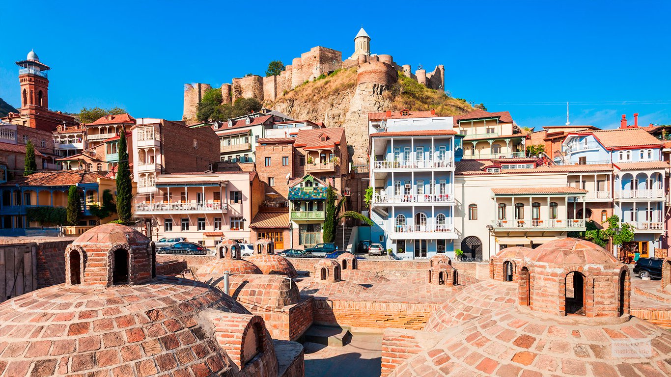 Многоэтажные дома в Тбилиси, Free Tours Tbilisi Hack