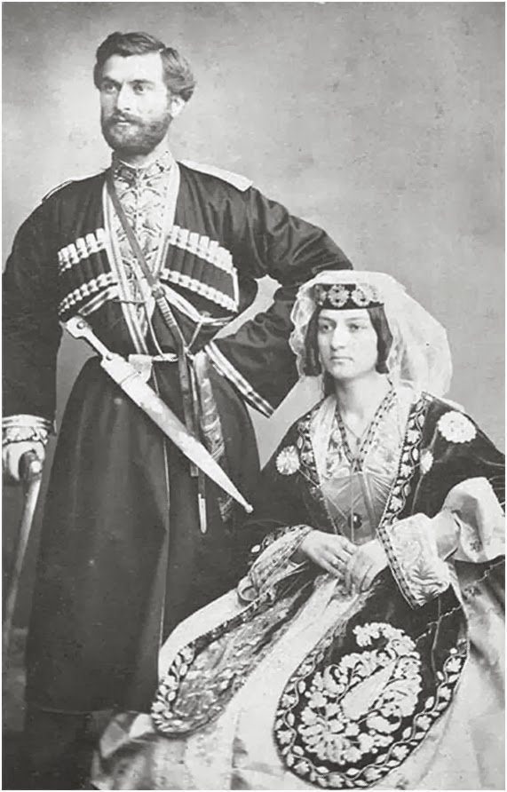 Традиционный грузинский мужской и женский костюм