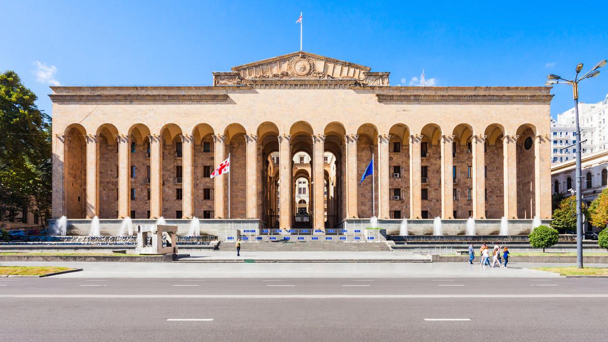 Здание парламента в Тбилиси