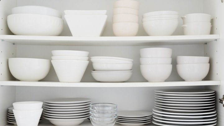 Organization of proper storage of dishes in the kitchen