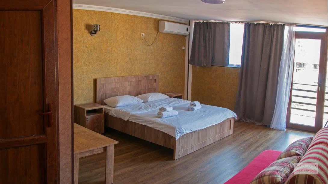 Спальня в отеле Палиашвили
