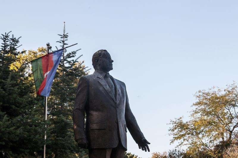 Monument to Heydar Aliyev