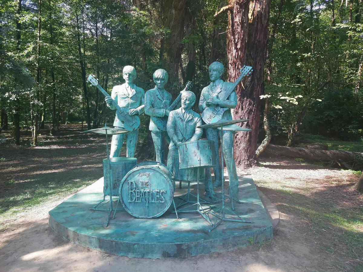 Группа Beatles в парке музыканто в поселке Шекветили