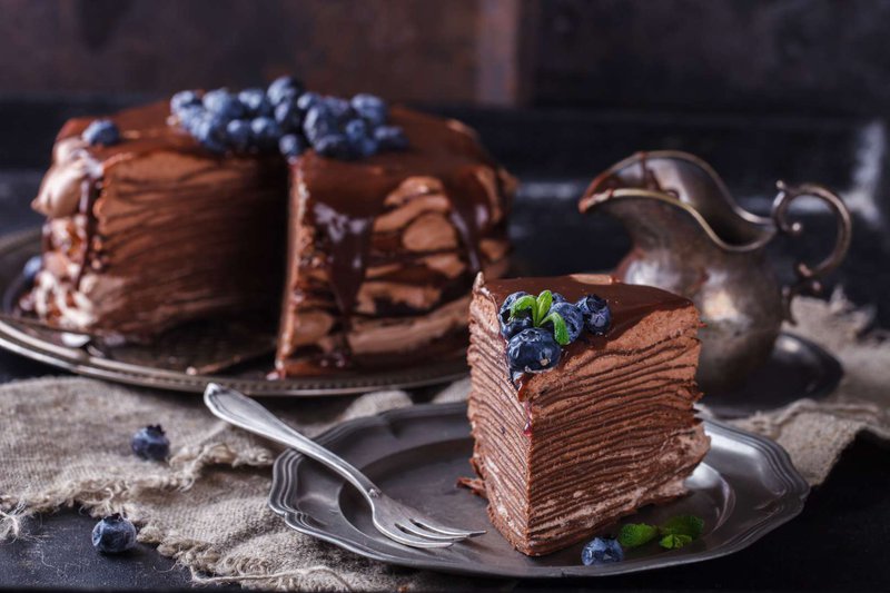 chocolate cake with blueberries
