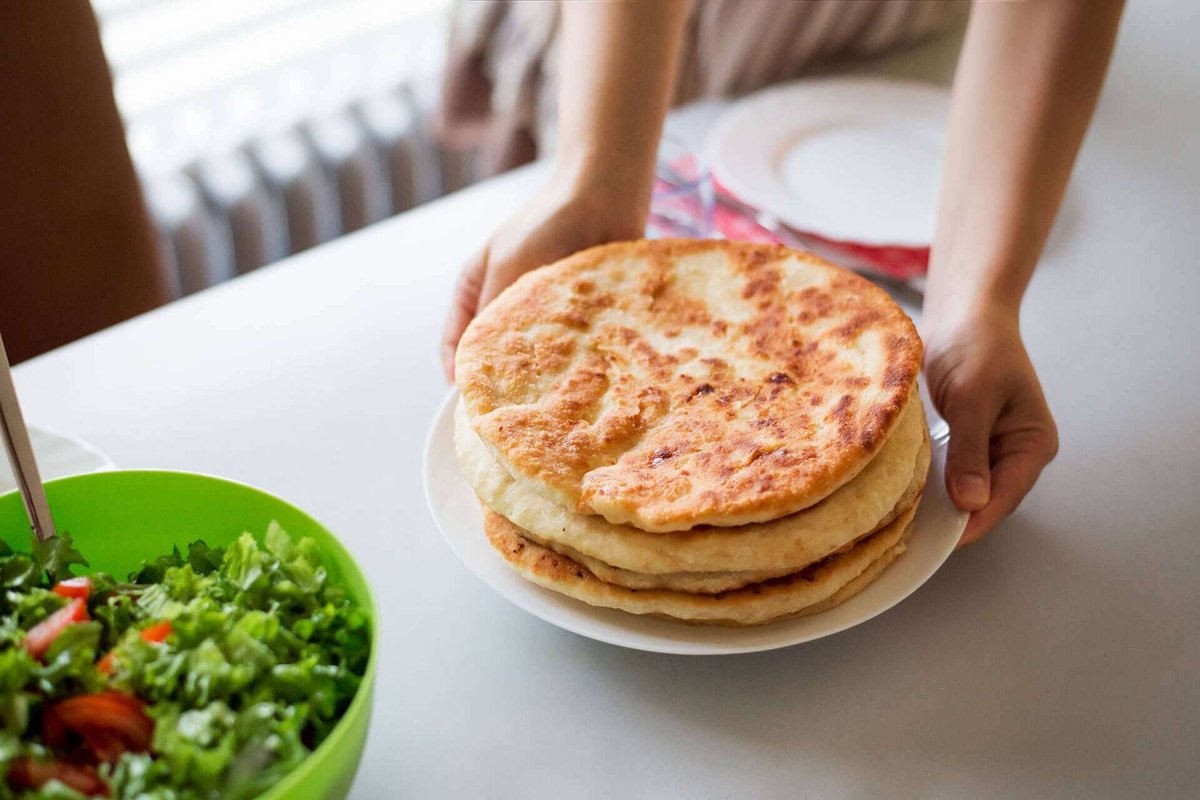 plate-with-khachapuri