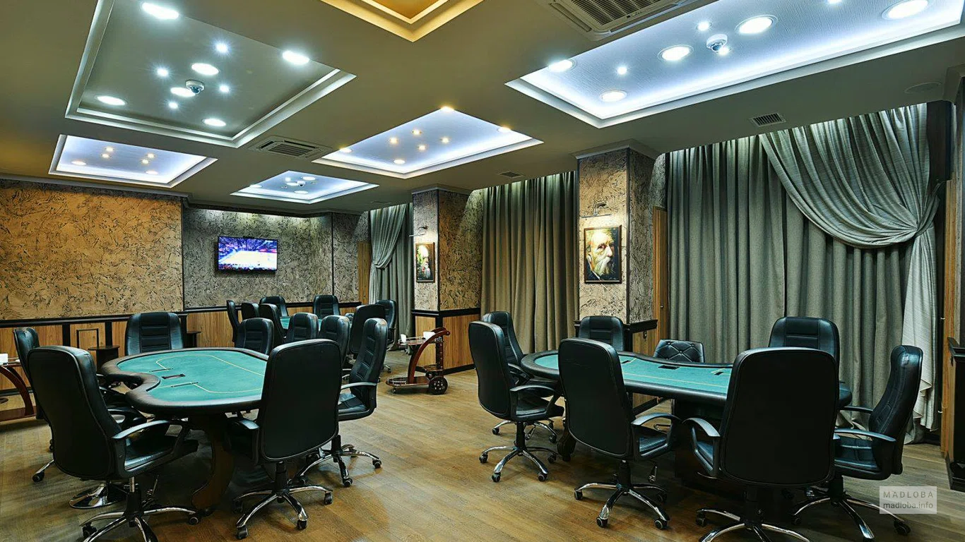 Общий вид помещения казино Poker House