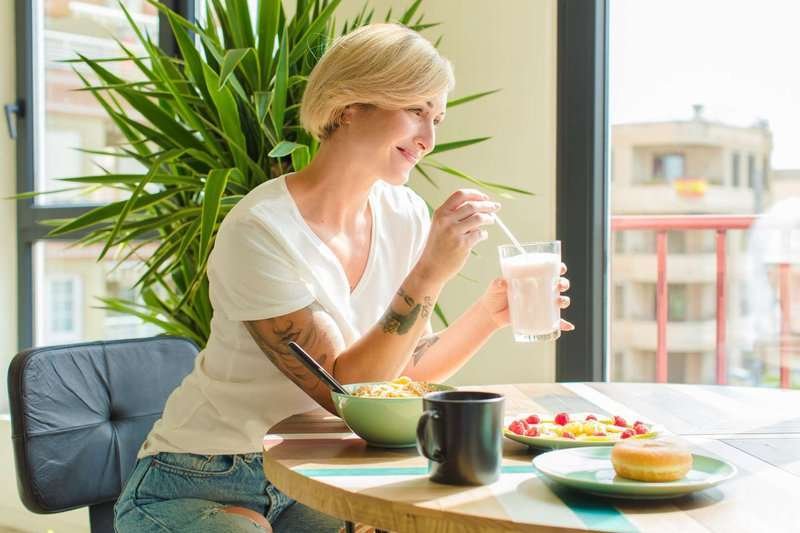 pretty-blonde-woman-breakfast-concept.max-800x600