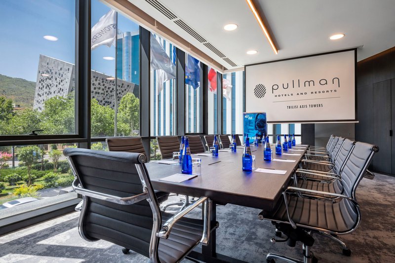 Конференц-зал отеля Pullman в Тбилиси