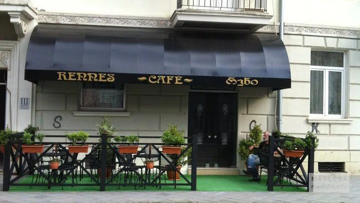 Центральный вход в кафе Ренн