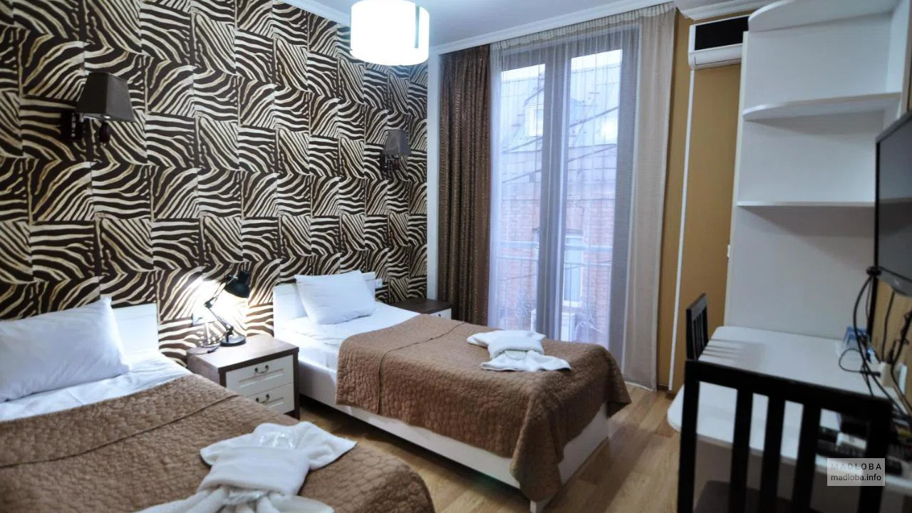 Кровать в номере отеля Ренессанс