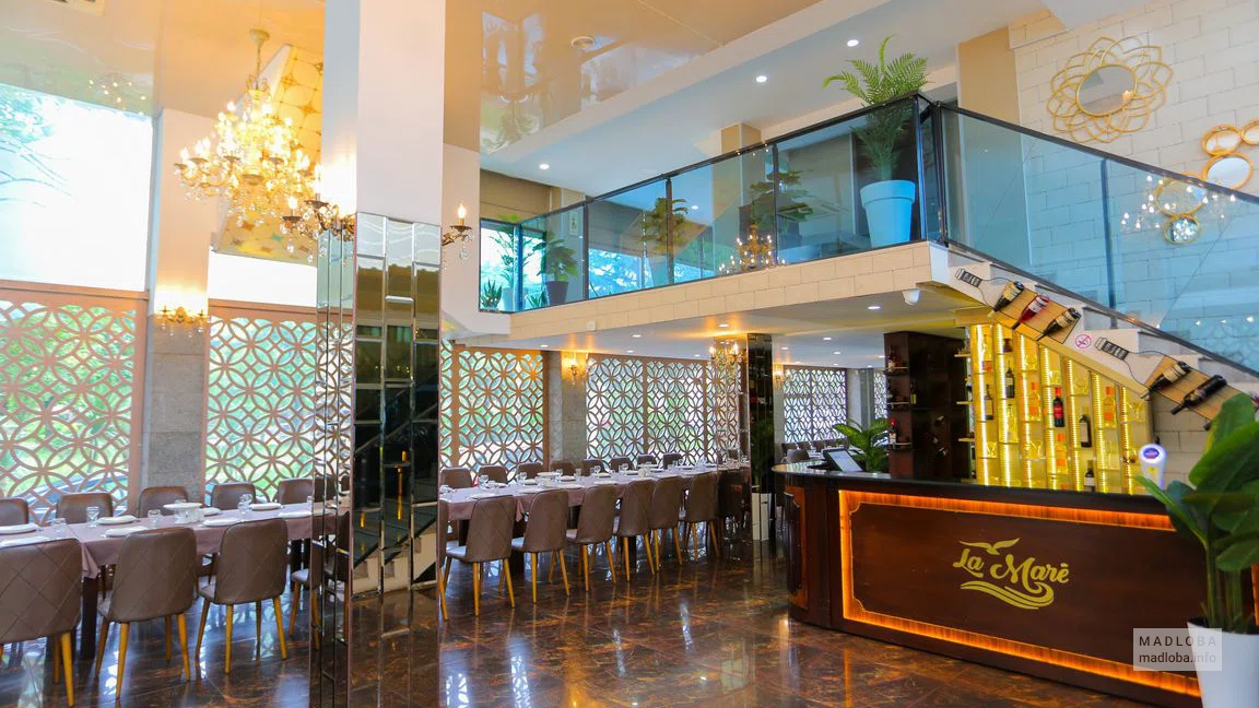 Первый этаж ресторана La Maree в Батуми