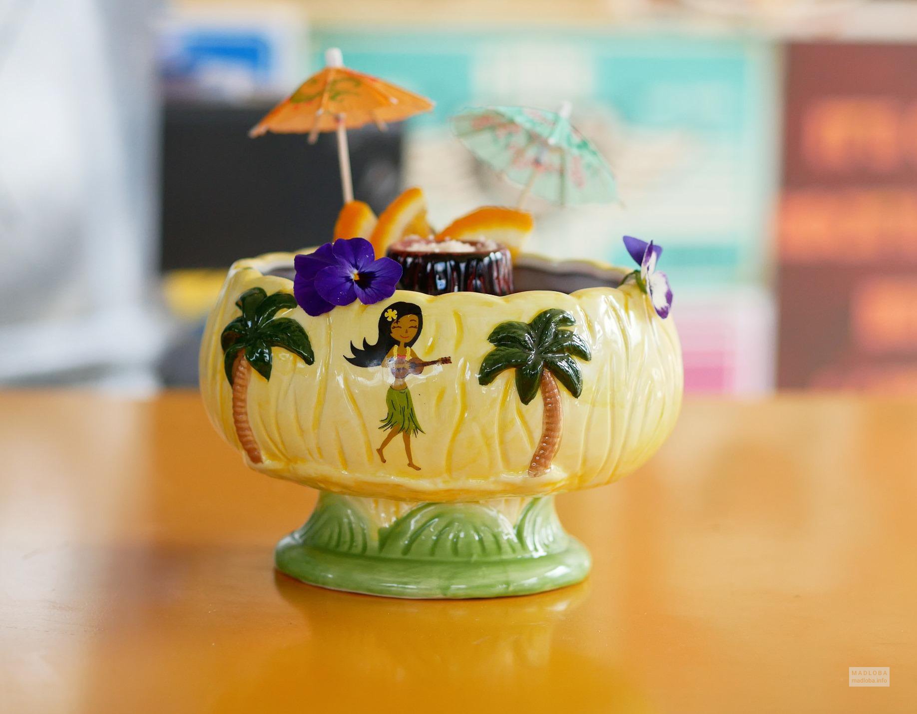 Come and pick up your piece of Caribbean at the Rum Roof Kitchen Bar in