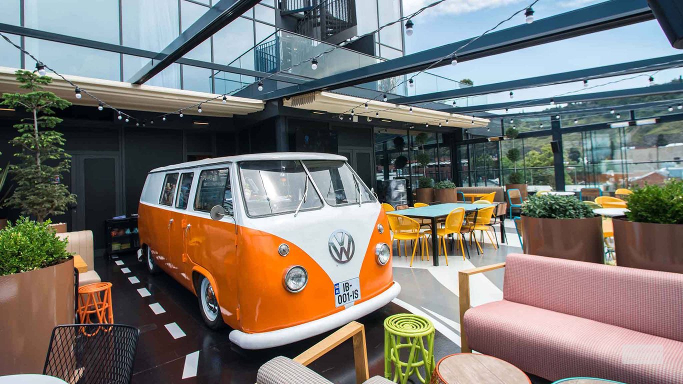 Come and pick up your piece of Caribbean at the Rum Roof Kitchen Bar in