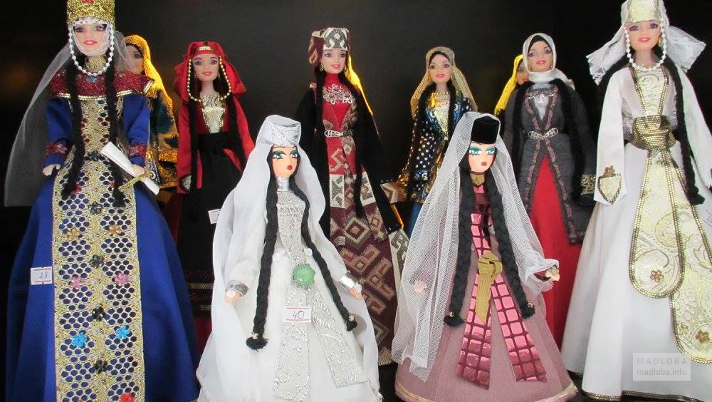 Куклы в национальных грузинских костюмах