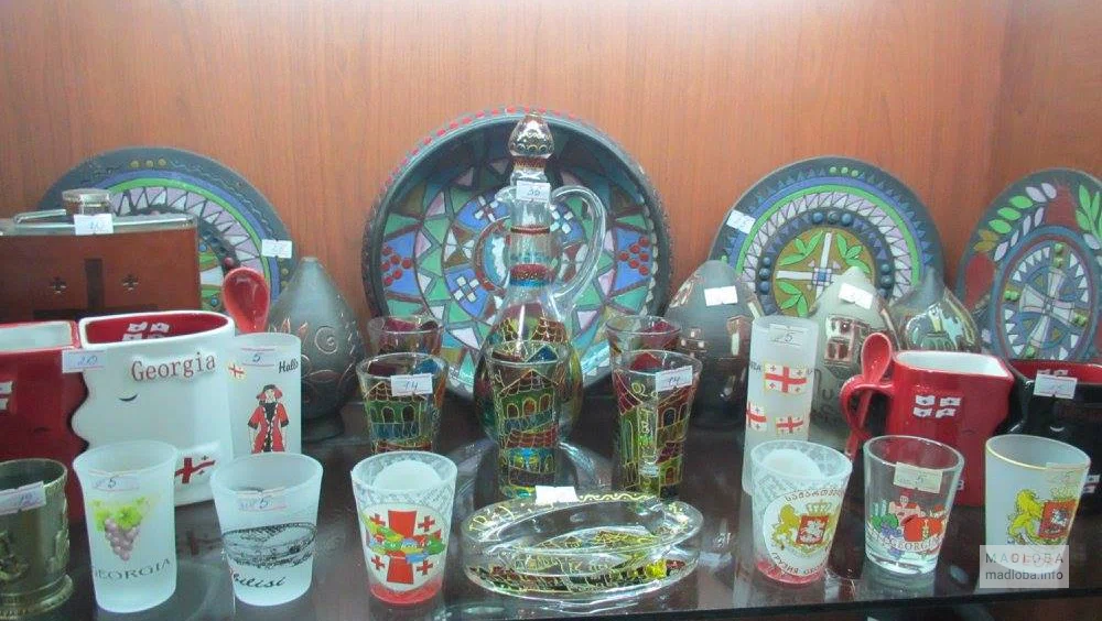 Сувениры в магазине “Сувениры Саят-Нова”