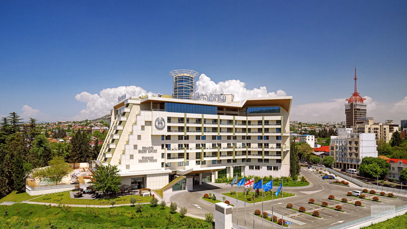 Здание Шератон Гранд Тбилиси Метехи Палас