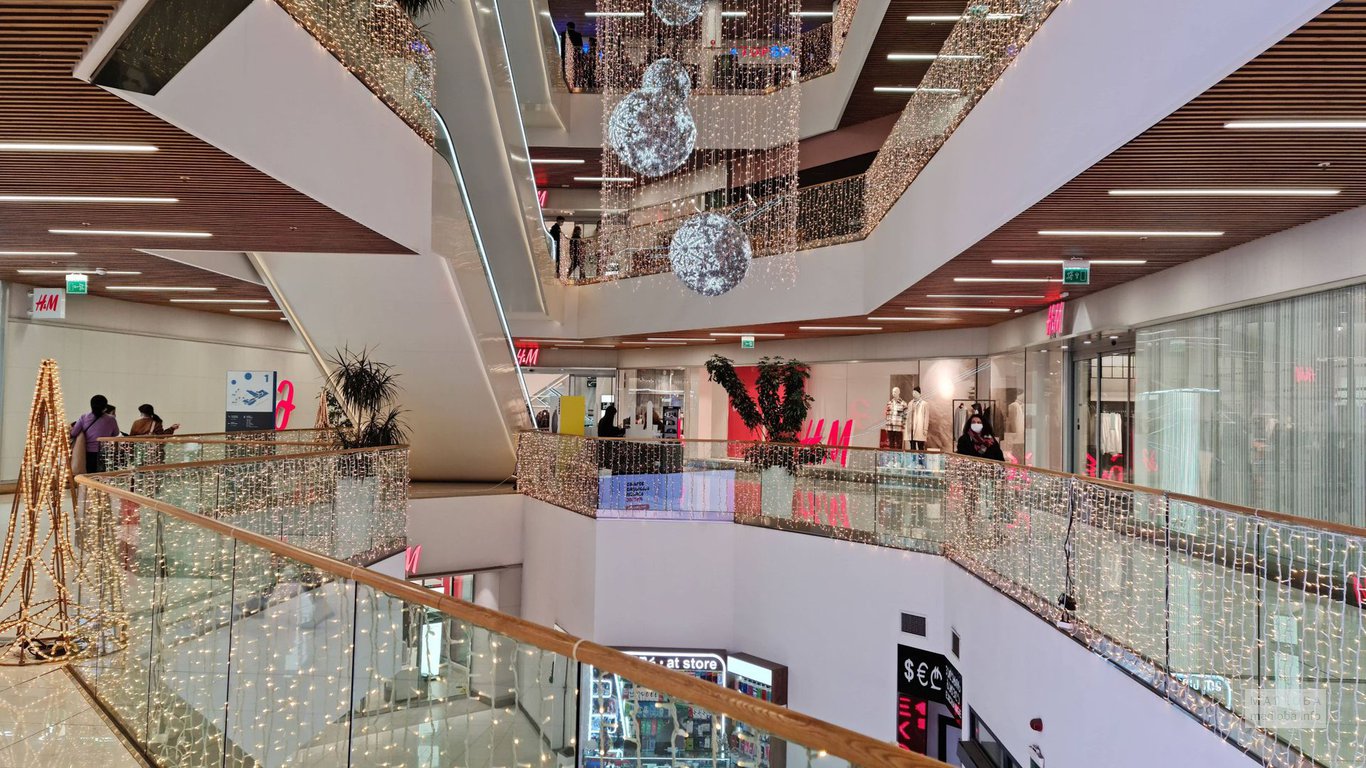 Large Shopping Center Galleria In Tbilisi - Мадлоба