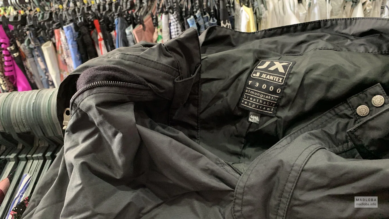 Верхняя одежда в Clothing store Shopping Hub