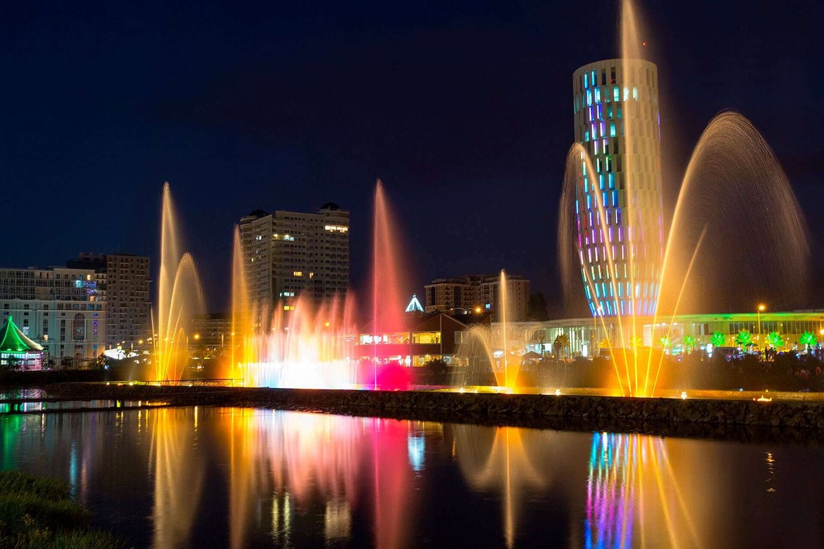 singing-fountain-batumi-night-city-panorama-03.original