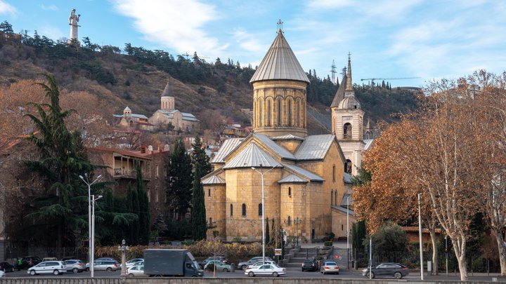 კარგი ცხოვრების ტური (აღმაშენებლის ხეივანი)