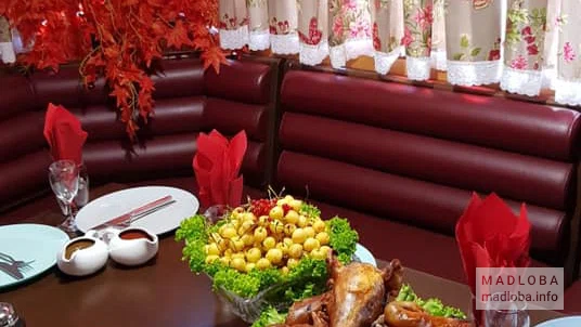 Блюдо на столе Restaurant Sisa-Tura