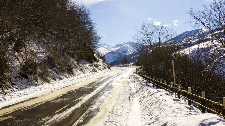 🌨 Ограничения на движение на дороге в высокогорной Сванети сняты.