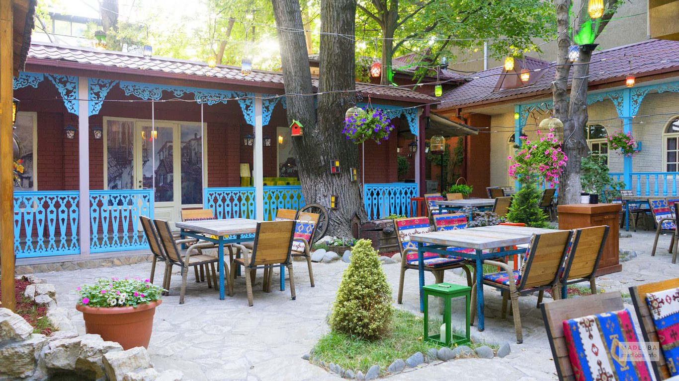 Летняя терраса ресторана Сормони в Тбилиси