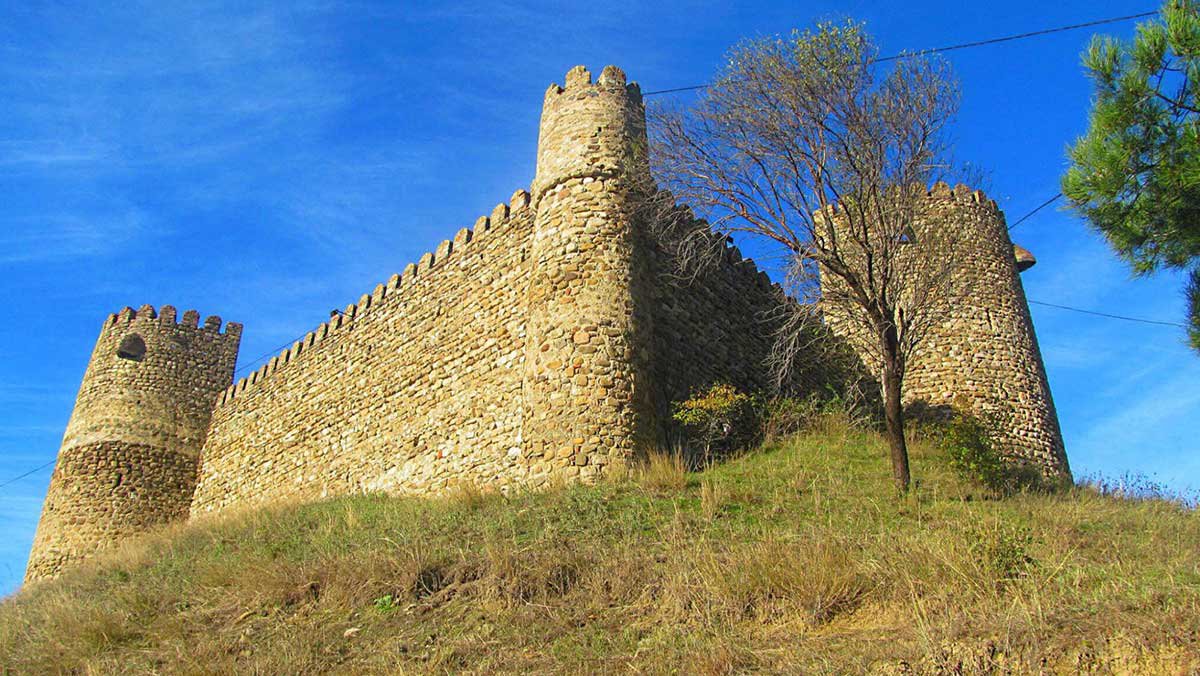 Средневековая крепость Манави