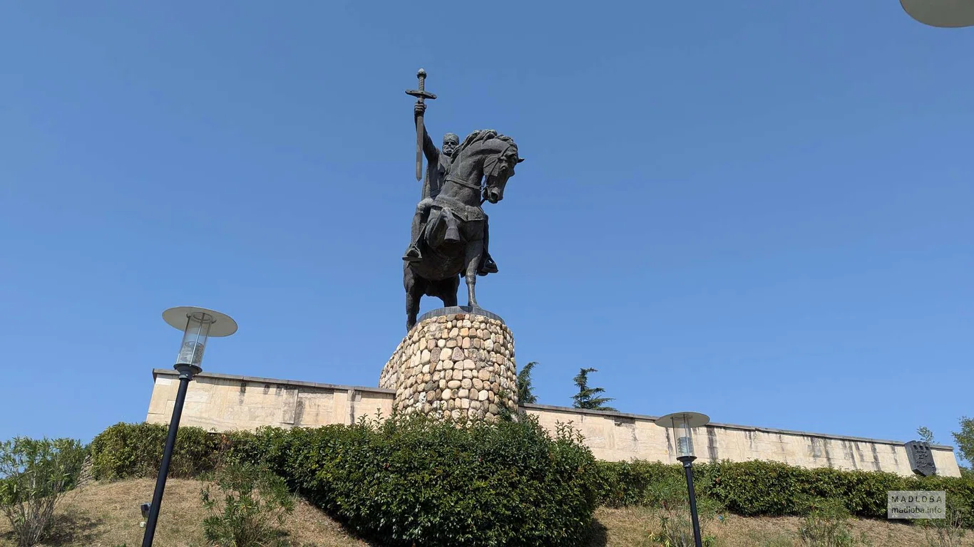 Конная статуя царя Ираклия II