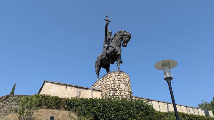 Конная статуя царя Ираклия II