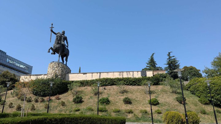 Конная статуя царя Ираклия II