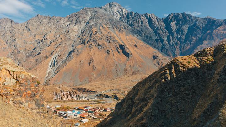 Kazbegi (Stepantsminda). Choose your mountain route!