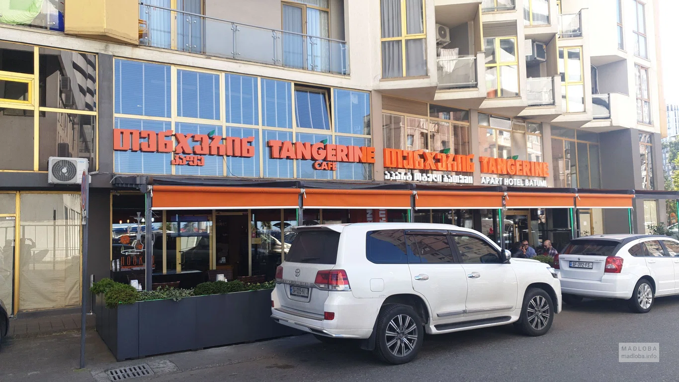 Вид на ресторан Tangerine Cafe с улицы