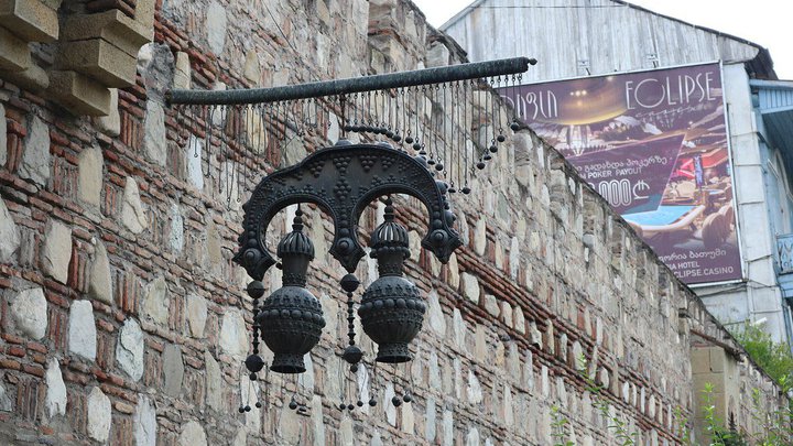 Руины Тбилисской стены
