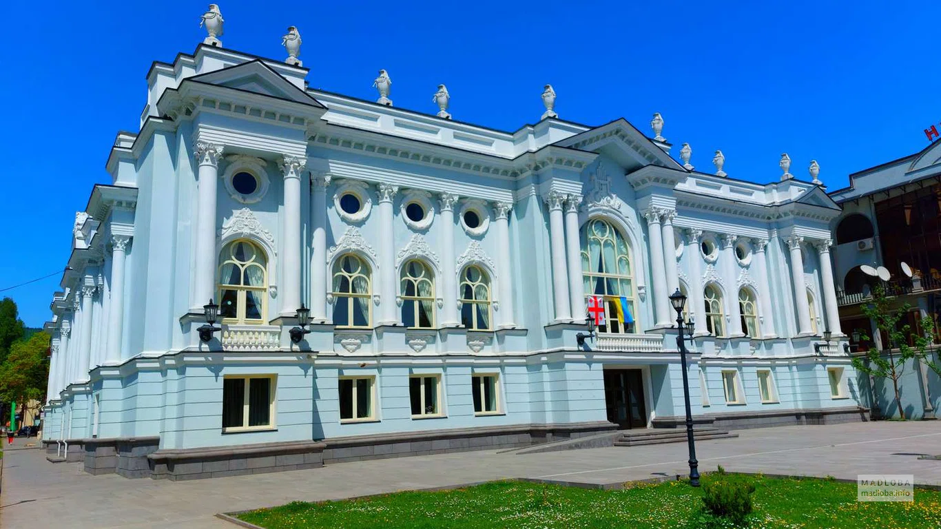 Драматический театр в Сенаки