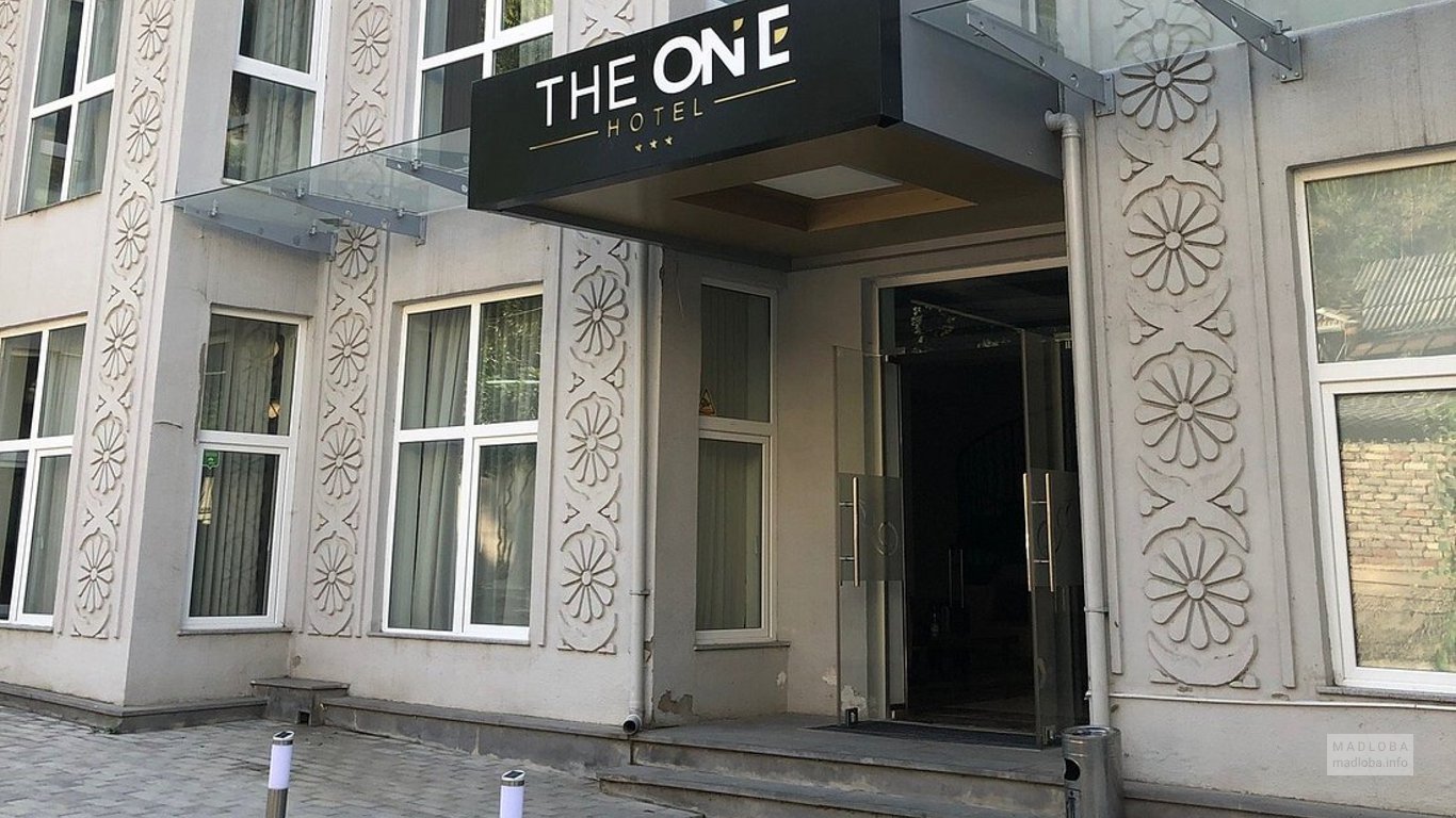 Вход в The One Terrace Hotel Tbilisi