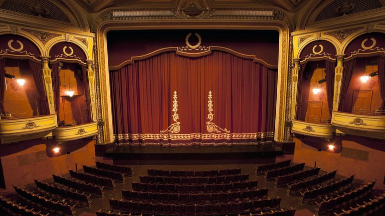 Театр Amirani