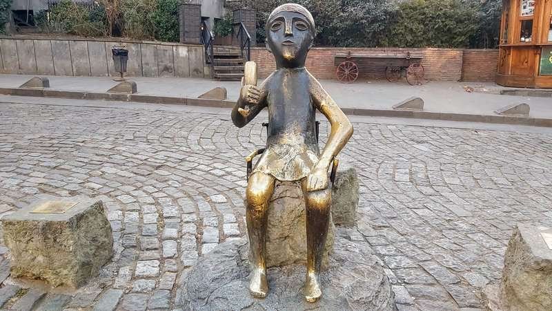 Statue of a toastmaster in Tbilisi