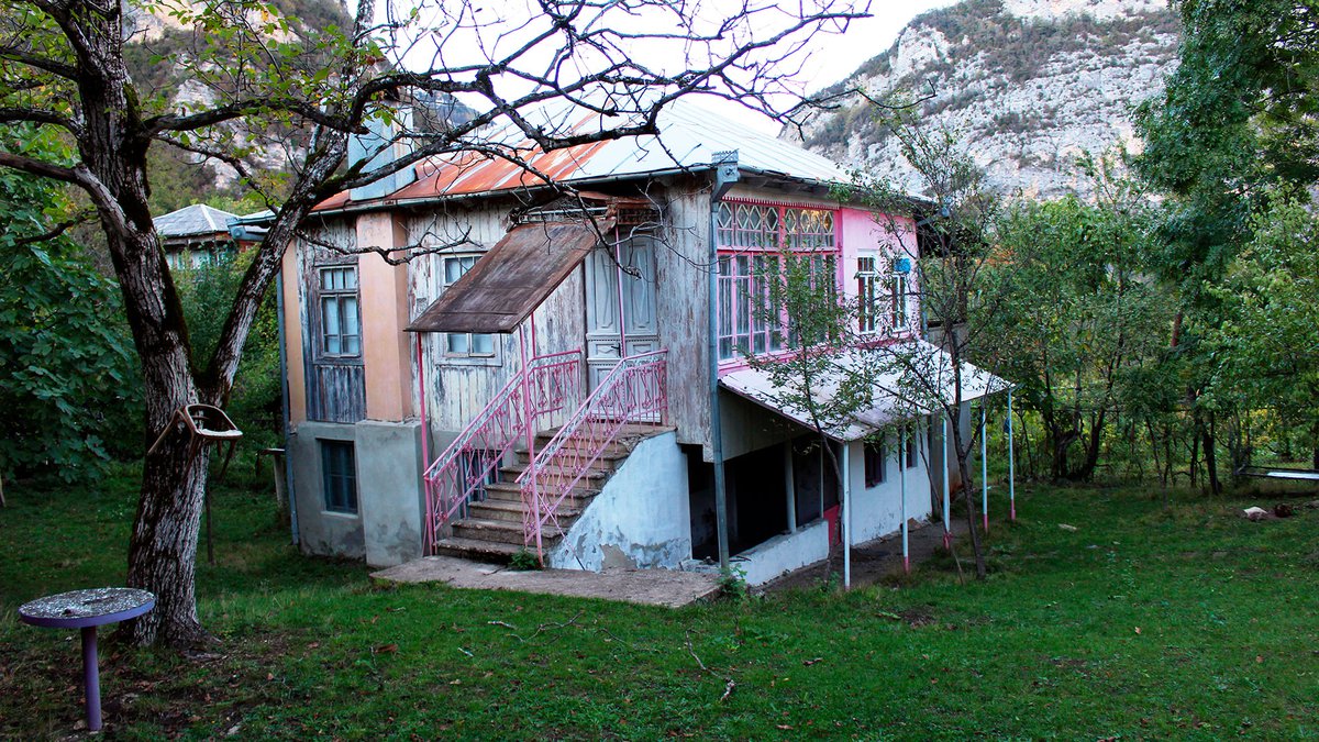 Традиционный дом в деревне Твиши